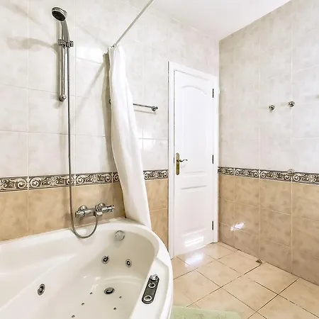 Townhouse Del Duque 4del10 * 阿德耶